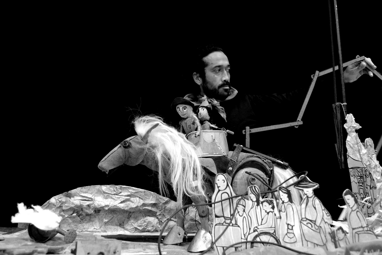 Il cavallo Grusso e le marionette in scena