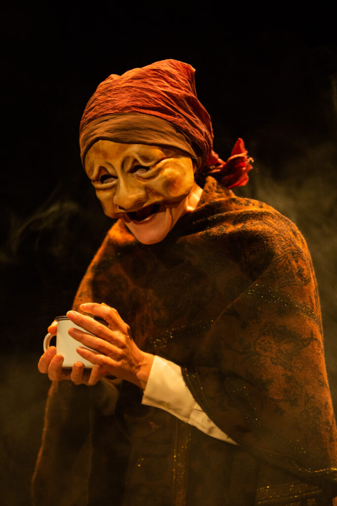 Un personaggio di Terra e Polvere (da sparo) con una tazza